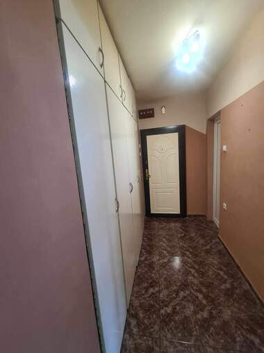 Vânzare - Apartament în Liuben Karavelov,  Haskovo