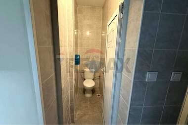 For rent - Store/Beauty saloon/Venue/Dental office in Center,  Shumen