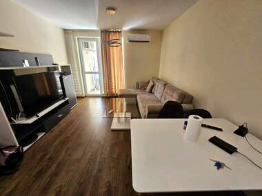 Închiriere - Apartament în Mladejki hălm,  Plovdiv