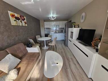 Închiriere - Apartament în Mladejki hălm,  Plovdiv