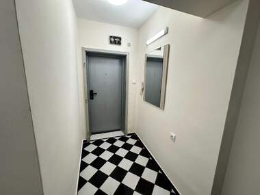 Închiriere - Apartament în Văzrajdane,  Burgas