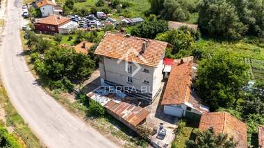 For sale - House in Petarch,  Sofia Oblast