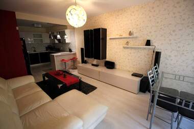 Închiriere - Apartament în Văzrajdane,  Burgas
