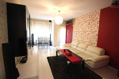 Închiriere - Apartament în Văzrajdane,  Burgas
