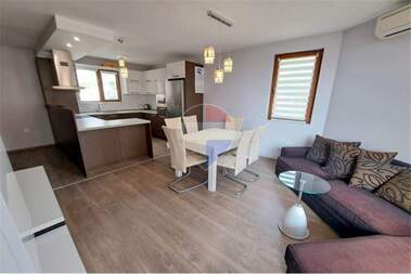 Kira - Apartman olarak Vazrajdane 3,  Varna