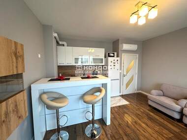 Închiriere - Apartament în Hristo Smirnenski,  Plovdiv