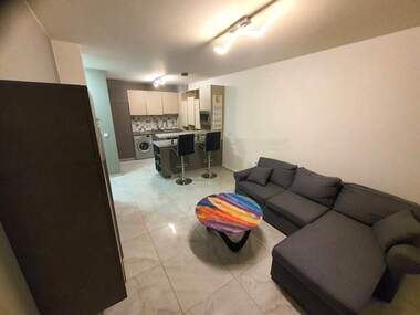 Închiriere - Apartament în Slaveîkov,  Burgas