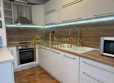 Închiriere - Apartament în Voevodski,  Haskovo