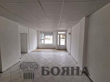Ενοίκιο - Κατάστημα/Γραφείο/Αποθήκη/Κομμωτήριο σε Център,  Русе
