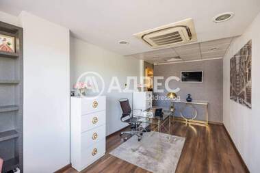 Kira - Ofis olarak Obshtinata,  Varna