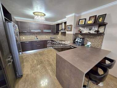 Vânzare - Apartament în Kărșiaka,  Plovdiv