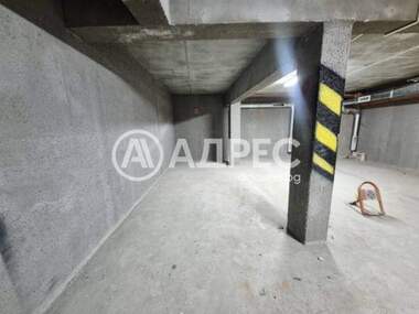 Ενοίκιο - Θέση στάθμευσης σε Център,  Варна