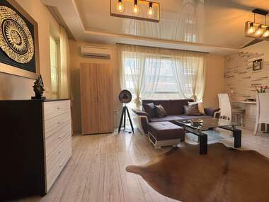 Închiriere - Apartament în Zornița,  Burgas