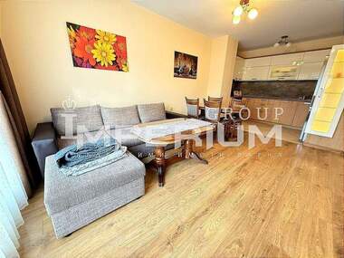Închiriere - Apartament în Ceaîka,  Varna