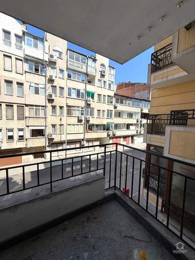 Închiriere - Apartament în Văzrajdane,  Burgas