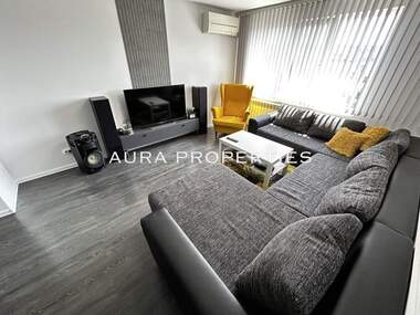 For sale - Apartment in Osvobojdenie,  Razgrad