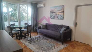 Închiriere - Apartament în Ceaîka,  Varna
