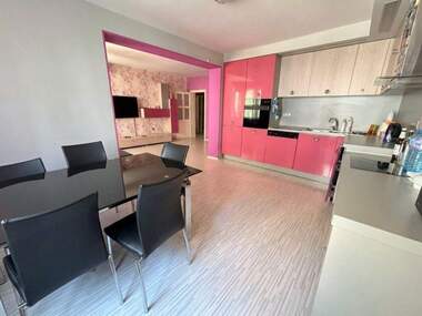 Închiriere - Apartament în Liatno kino Trakia,  Varna