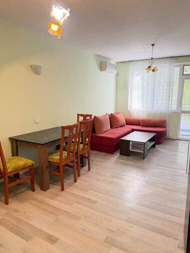 Închiriere - Apartament în Văzrajdane,  Burgas