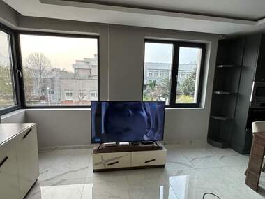 Închiriere - Apartament în Mladejki hălm,  Plovdiv