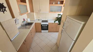 Închiriere - Apartament în Văzrajdane,  Burgas