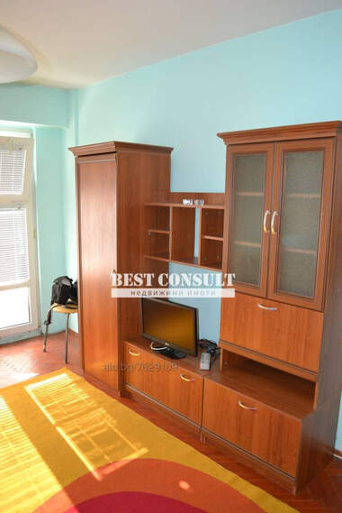Închiriere - Apartament în Văzrajdane,  Ruse