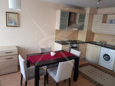 Închiriere - Apartament în Okrăjna bolnița - Generali,  Varna