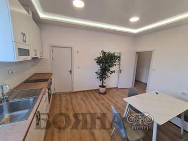 Închiriere - Apartament în Center,  Ruse