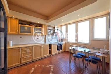 Vânzare - Apartament în Mladost-2,  Sofia