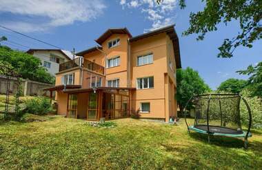 For sale - House in Vladaia,  Sofia
