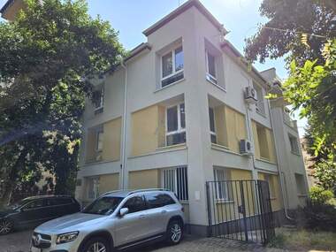 Kira - Ofis olarak Izgrev,  Sofia