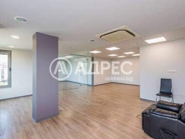 Kira - Ofis olarak Obshtinata,  Varna