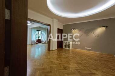 Ενοίκιο - Γραφείο σε Център,  София