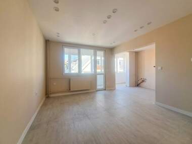 Продажба - Апартамент в Център,  Русе