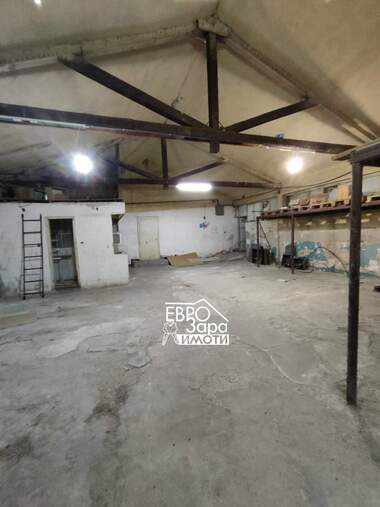 Vânzare - O clădire întreagă în Industrialna Zona-iztok,  Stara Zagora