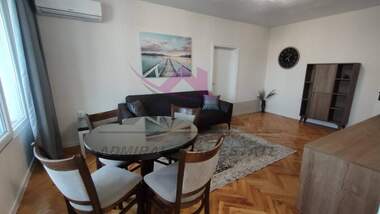 Închiriere - Apartament în Ceaîka,  Varna