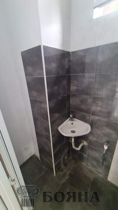 Închiriere - Magazin/Birou/Depozit/Salon de frumusețe în Wider Center,  Ruse