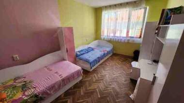 Vânzare - Apartament în Karnobat,  Burgas