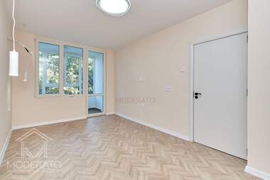 Продажба - Апартамент в Център,  Бургас