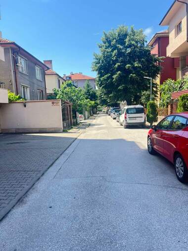 Închiriere - Apartament în Hristo Smirnenski,  Plovdiv