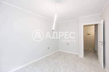 Ενοίκιο - Γραφείο σε Колхозен пазар,  Варна