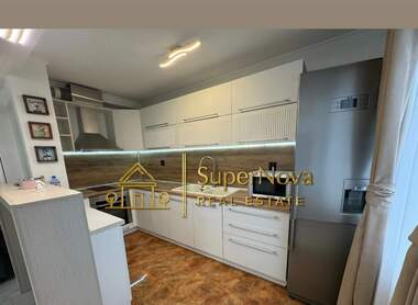 Închiriere - Apartament în Voevodski,  Haskovo