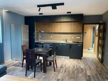 Închiriere - Apartament în Mladejki hălm,  Plovdiv