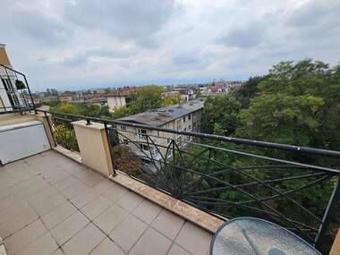 Închiriere - Apartament în Mladejki hălm,  Plovdiv