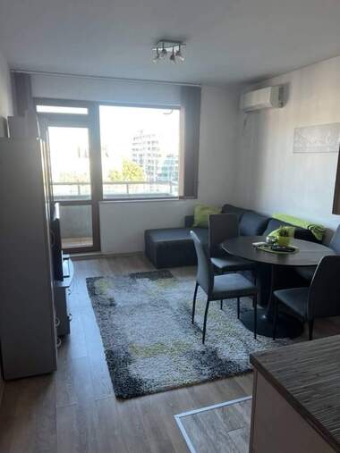 Închiriere - Apartament în Văzrajdane,  Burgas