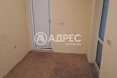 For rent - Office in Kolhozen pazar,  Varna