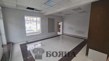 Închiriere - Magazin/Birou/Depozit/Salon de frumusețe în Wider Center,  Ruse