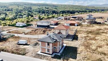 Продажба - Къща в Нови Хан,  София Област