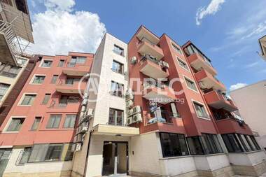 Închiriere - Apartament în Center,  Varna