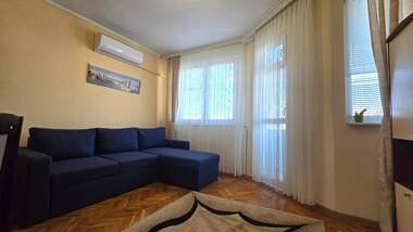 Închiriere - Apartament în Văzrajdane,  Burgas